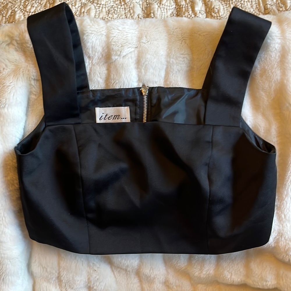 Item black Crop Top with zipper back